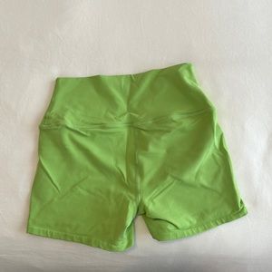 Alo green bike shorts womens size small 3 inch inseam